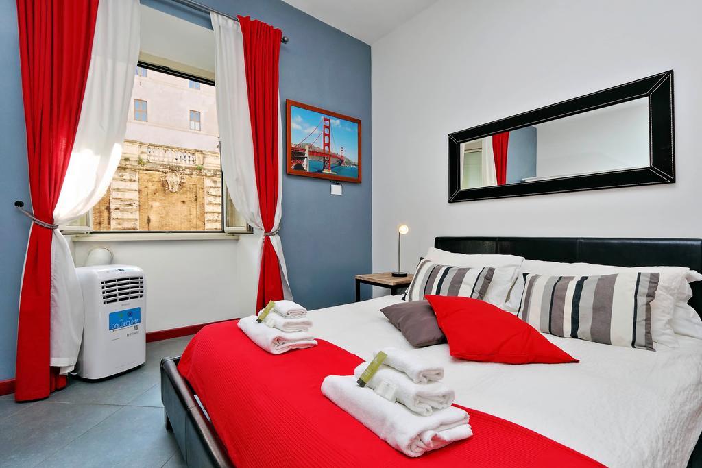 Cozy Apartment Fabia 300 Mt From Colosseum Екстериор снимка