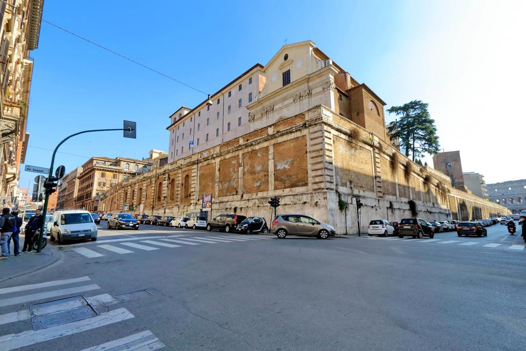 Cozy Apartment Fabia 300 Mt From Colosseum Екстериор снимка